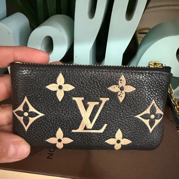 Louis Vuitton - Picture 11 of 11